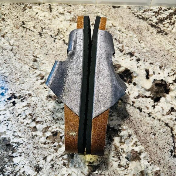 Skechers Women's Silver and Grey Sandals - Picture 6 of 8